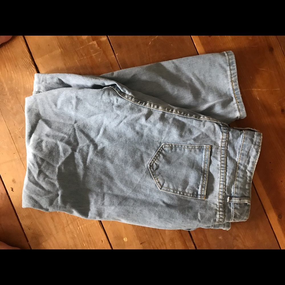 light wash mom jeans